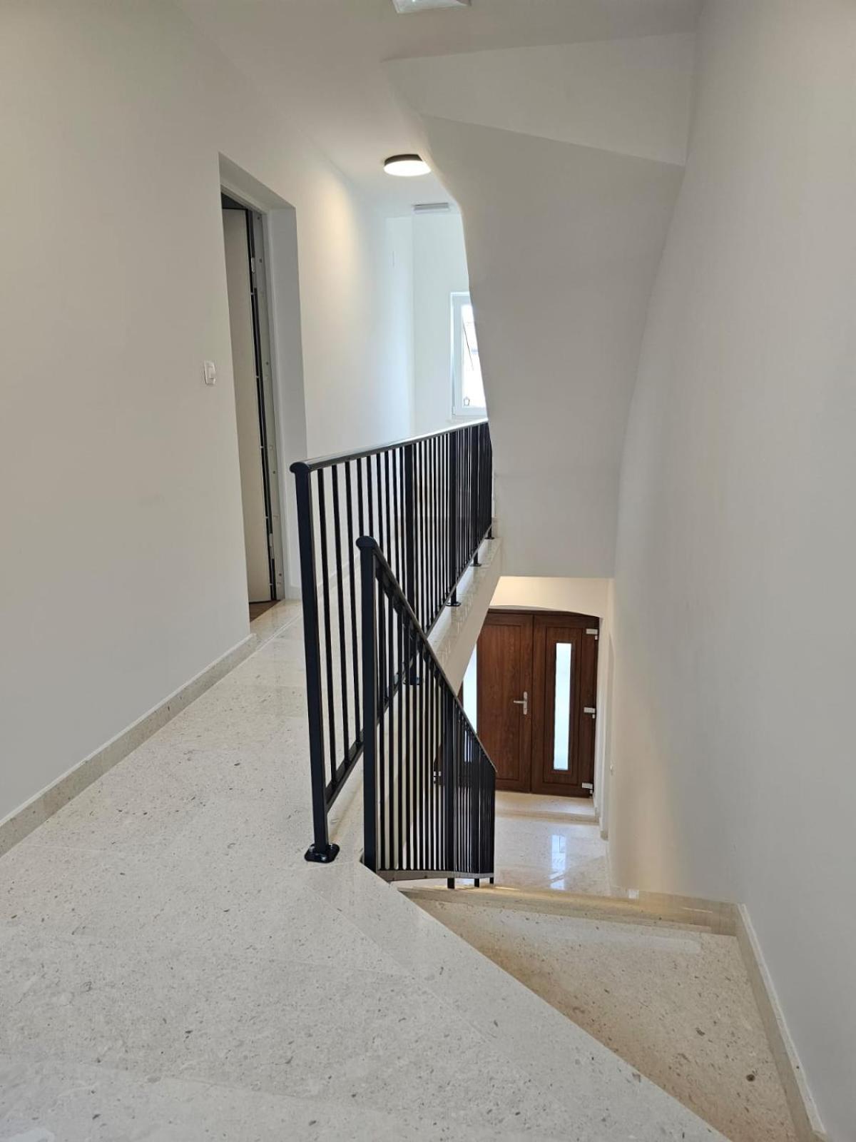 Apartments Miamare 2 พรีมอชเตน ภายนอก รูปภาพ